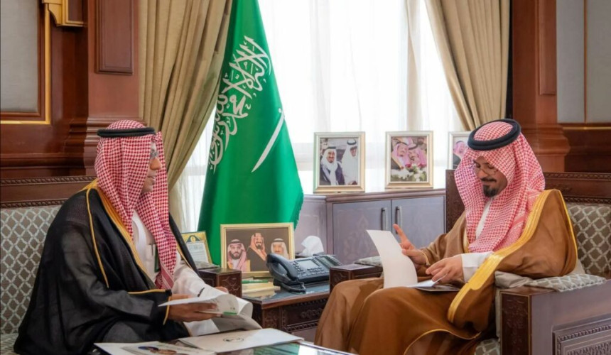 أمير منطقة المدينة المنورة يلتقي مدير عام فرع المركز الوطني للرقابة على الالتزام البيئي بالمنطقة