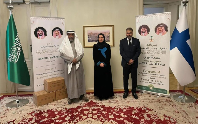 “الشؤون الإسلامية” تدشن برنامجي هدية خادم الحرمين من التمور وتفطير الصائمين في فنلندا