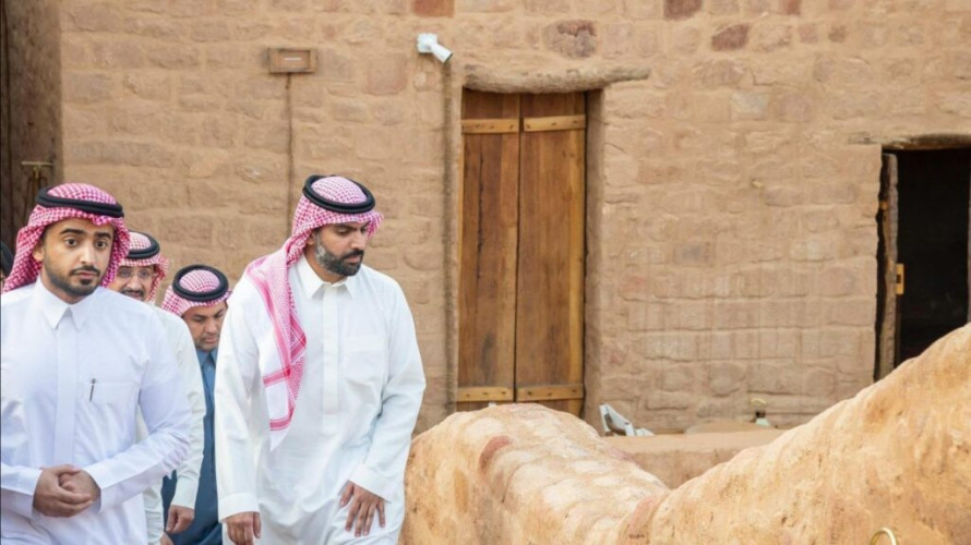 محافظ الهيئة الملكية لمحافظة العُلا يتفقد عدداً من المشروعات والبرامج التنموية في المحافظة