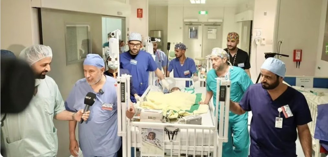 نجاح فصل التوأم السيامي النيجيري “حسنة وحسينة” بعد عملية جراحية معقدة بمستشفى الملك عبدالله