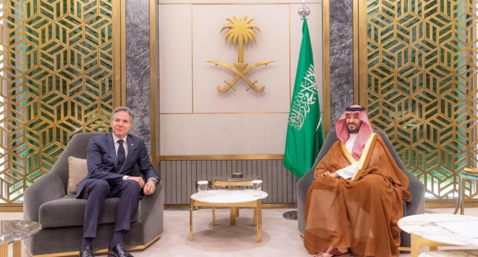 ولي العهد يبحث مع “بلينكن” تطورات غزة وجهود وقف العمليات العسكرية والتعامل مع تداعياتها الأمنية والإنسانية