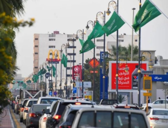 ميادين وطرق المنطقة الشرقية تزدان بالأعلام احتفاءً بيوم “العلم السعودي”