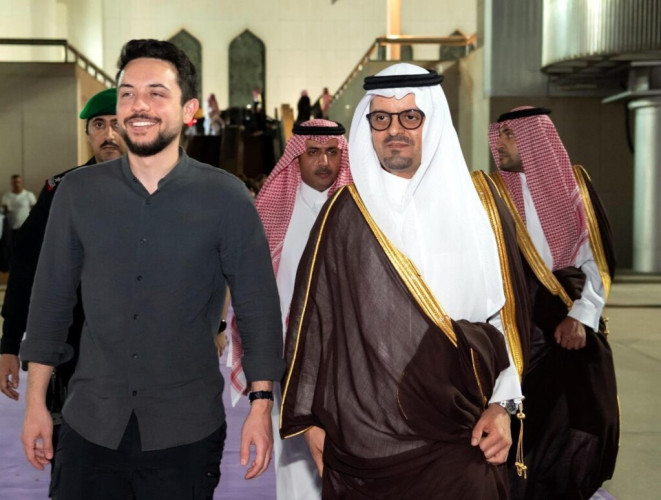 ولي عهد الأردن يغادر جدة بعد أداء مناسك العمرة