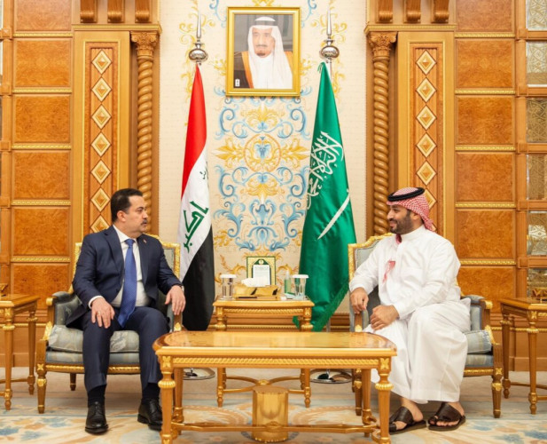 سمو ولي العهد يلتقي رئيس مجلس الوزراء العراقي