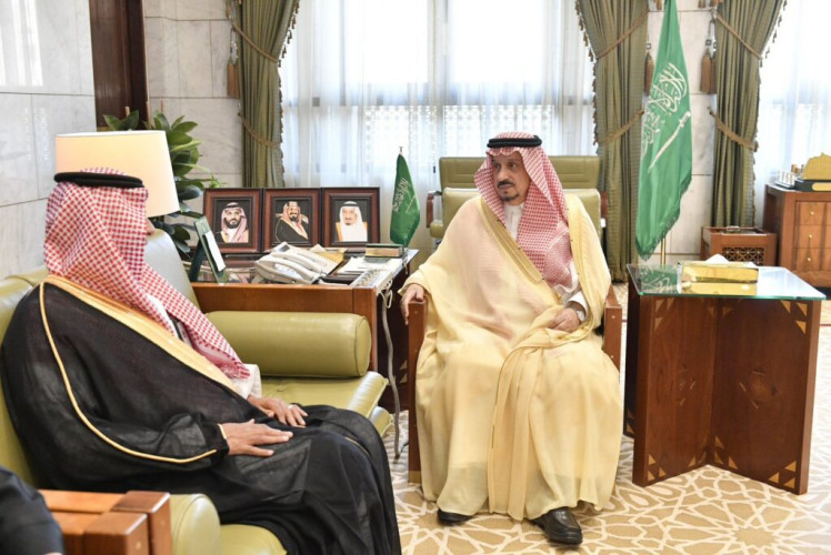 أمير الرياض يستقبل رئيس مجلس إدارة جمعية كبار السن الأهلية