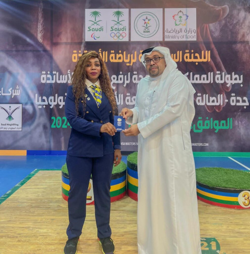 ريم أول حكم سعودية لرياضة رفع الأثقال حازت على الشارة الدولية