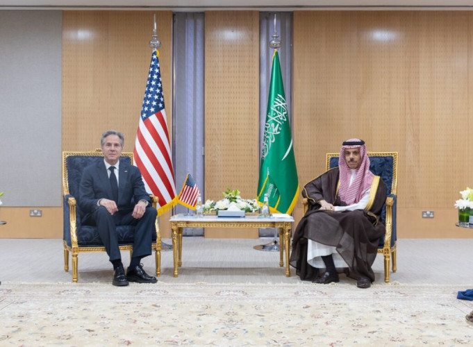 وزير الخارجية يلتقي وزير الخارجية الأمريكي