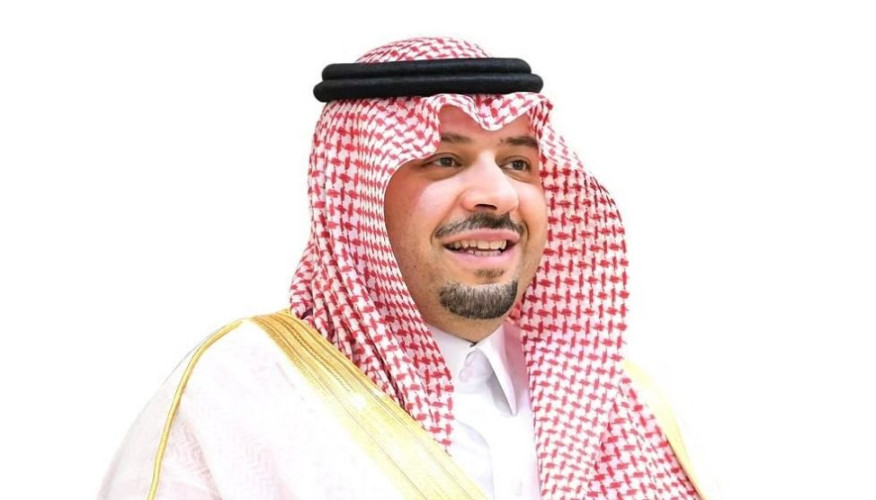 “أمير الحدود الشمالية” يشارك بالعرضة السعودية احتفاءً بعيد الفطر