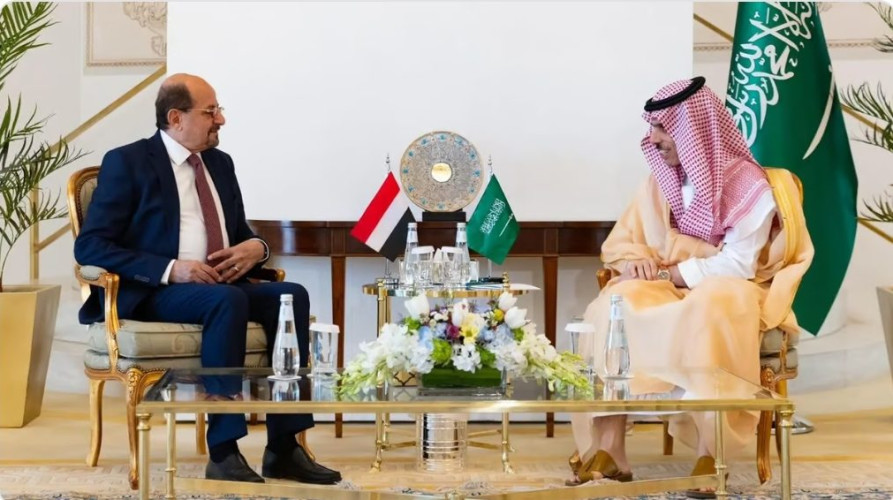 وزير الخارجية يبحث مع نظيره اليمني أوجه العلاقات الثنائية بين البلدين