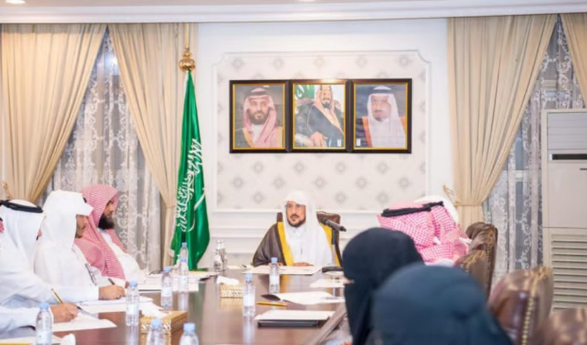 “آل الشيخ” يعقد اجتماعاً لمناقشة مشاريع “الشؤون الإسلامية” خلال حج 1445هـ