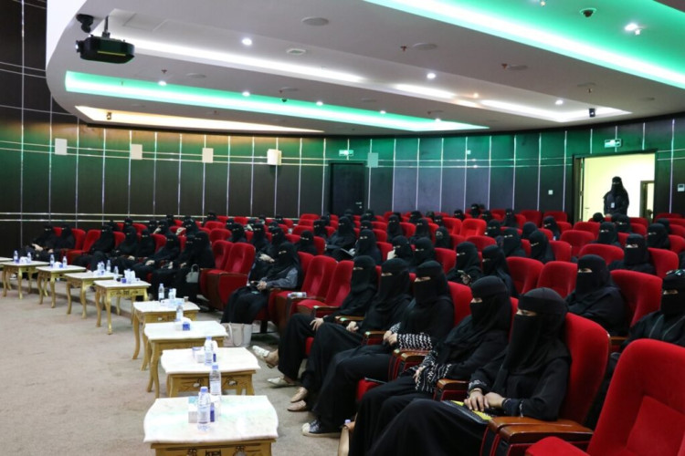 غرفة حفرالباطن وبالتعاون مع الكلية التقنية للبنات تنفذ البرنامج التدريبي “أساسيات التسويق الفعال”