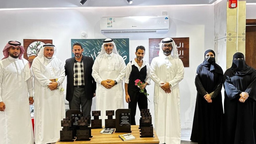 بالورود ومشاعر الفرح والإنجاز ودروع الشكر والامتنان.. صالون أثر الادبي يختم فعاليات النسخة الثالثة