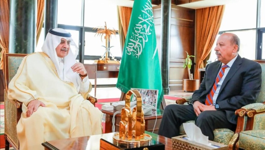 أمير منطقة تبوك يستقبل رئيس جامعة فهد بن سلطان