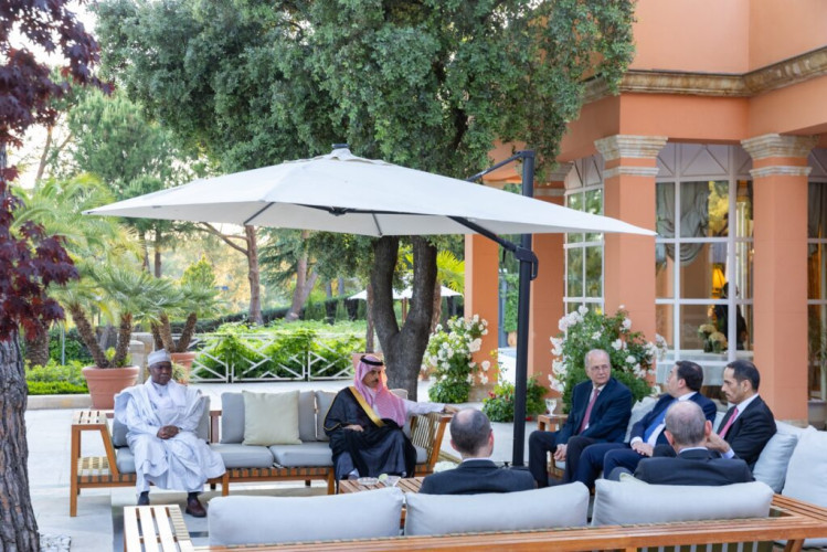 وزير الخارجية يقيم مأدبة عشاء عمل بحضور أصحاب السمو والمعالي أعضاء اللجنة الوزارية المشتركة بشأن غزة ووزير الخارجية الإسباني