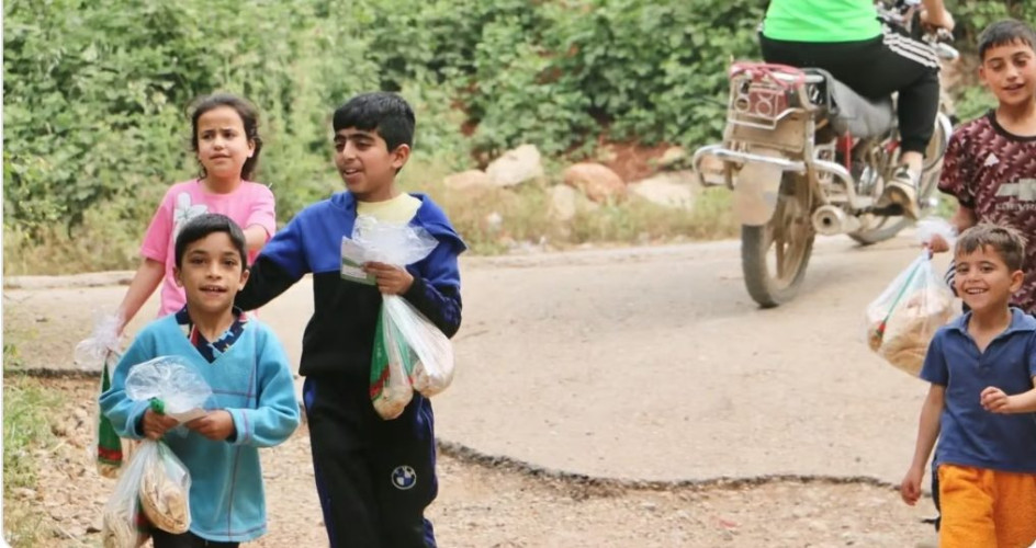 مركز الملك سلمان للإغاثة يوزع 150 ألف ربطة خبز للأسر اللاجئة بشمال لبنان