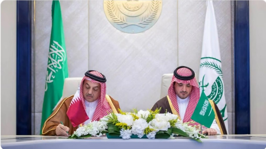 وزير الداخلية ونائب رئيس الوزراء القطري يرأسان الاجتماع الثاني للجنة الأمنية والعسكرية
