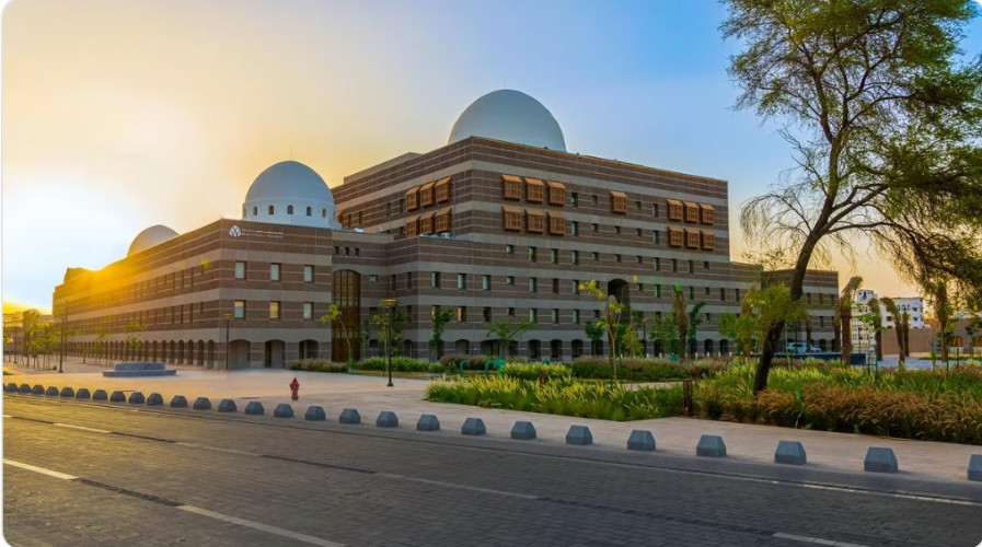 أمانة منطقة المدينة المنوّرة تواصل صيانة شبكة الطرق