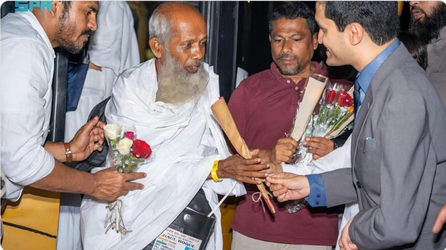 2500 حاج.. وصول الفوج الأول من حجاج الهند إلى مكة المكرّمة