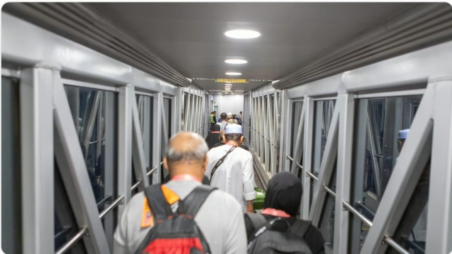 مغادرة أولى رحلات مستفيدي “طريق مكة” من المغرب إلى المملكة