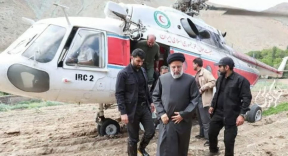 تفاصيل جديدة عن الهبوط الصعب لمروحية الرئيس الإيراني.. وزراء على متنها تواصلوا بالمركز