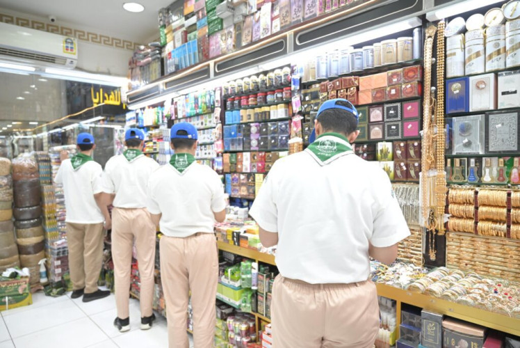 “الكشافة” يساندون وزارة التجارة في مراقبة الأسعار بمكة المكرمة والمشاعر المقدسة