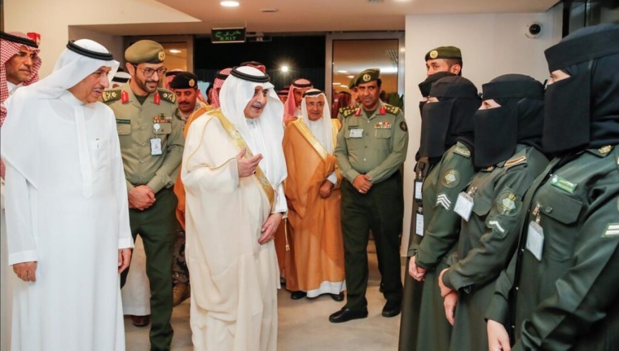 أمير تبوك يُشيد بدور المرأة السعودية في خدمة ضيوف الرحمن