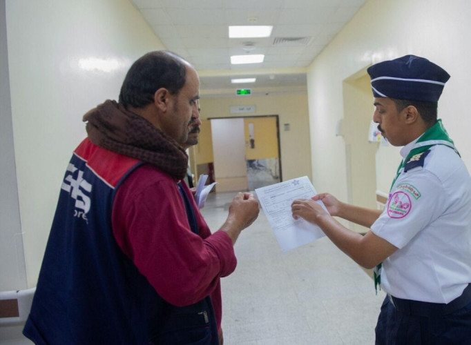 “الكشافة” يساندون أطقم وزارة الصحة في مستشفيات المشاعر المقدسة