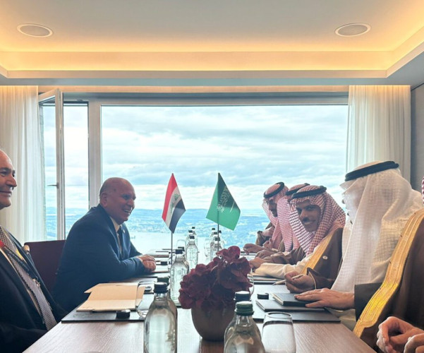 وزير الخارجية يلتقي نظيره العراقي ويستعرض سبل تطوير العلاقات الثنائية