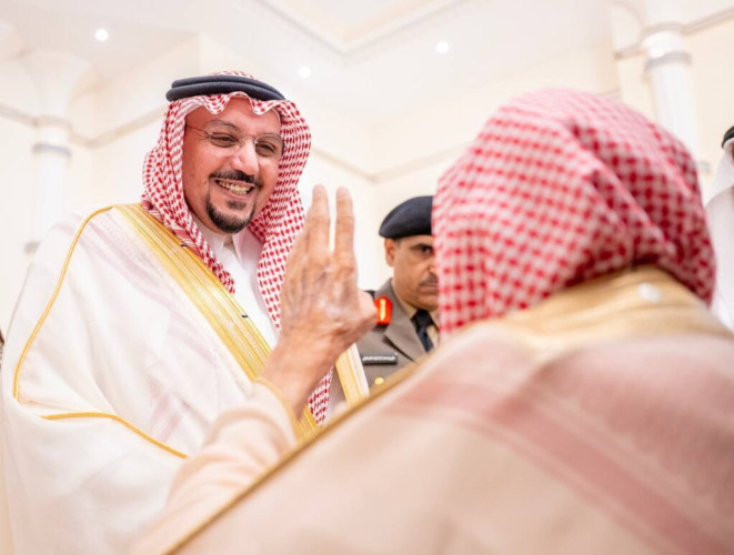 أمير منطقة القصيم يستقبل المهنئين بعيد الأضحى المبارك