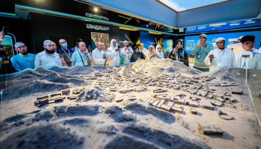 ضيوف برنامج خادم الحرمين الشريفين للحج يزورون “المعرض والمتحف الدولي للسيرة النبوية” بالمدينة المنورة