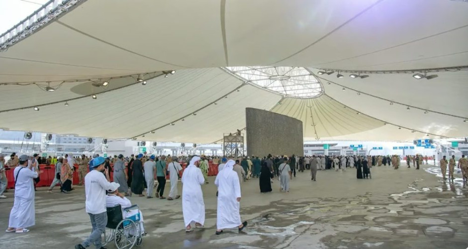ضيوف خادم الحرمين يغادرون منى بعد رمي الجمرات في ثاني أيام التشريق