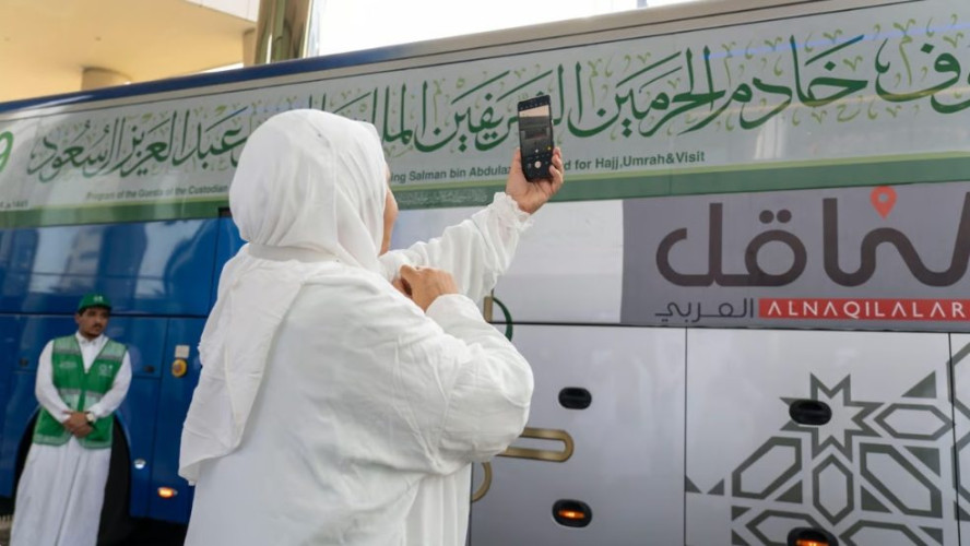 ضيوف برنامج خادم الحرمين الشريفين للحج يغادرون إلى المدينة المنورة