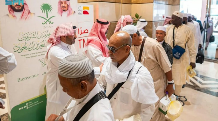 ضيوف برنامج خادم الحرمين للحج يصلون إلى المدينة المنورة
