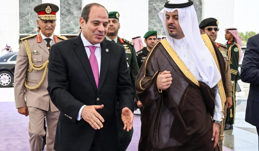 الرئيس المصري يُغادر جدة بعد أدائه مناسك الحج