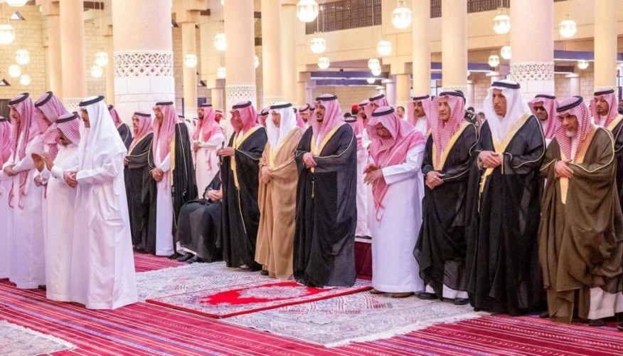 نائب أمير منطقة الرياض يؤدي صلاة الميت على صاحب السمو الأمير ناصر بن فهد بن فيصل آل فرحان آل سعود