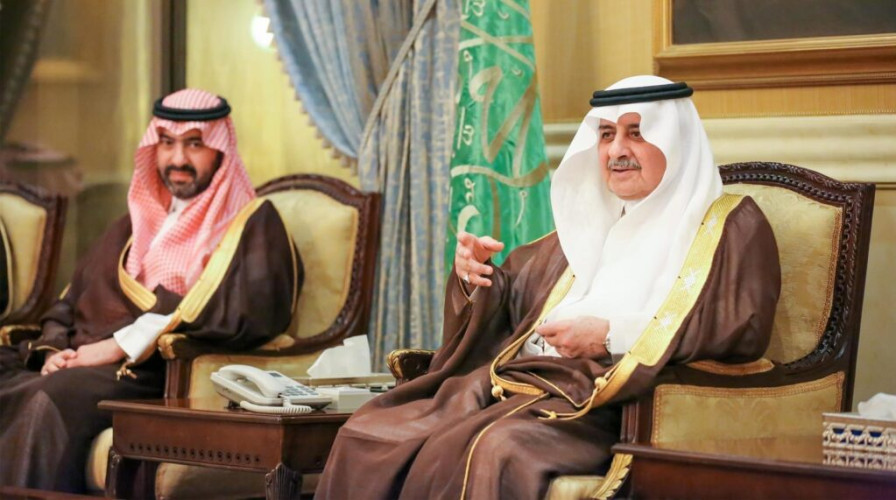 أمير منطقة تبوك يستقبل المواطنين في اللقاء الأسبوعي