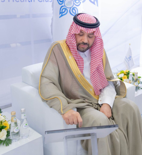 أمير الحدود الشمالية يتفقد التجمع الصحي ويدشن مبادرة “الصدر الشمالي”