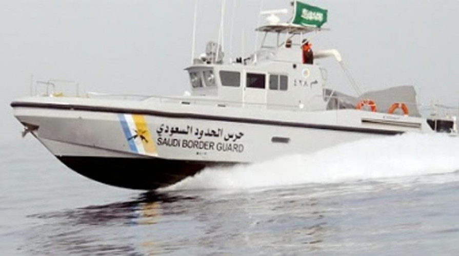 حرس الحدود بمكة ينقذ 5 مواطنين تعطل قاربهم في البحر