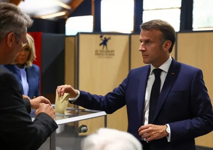 نتيجة غير متوقعة.. اليسار يحل أولاً في فرنسا ومعسكر ماكرون ثانياً