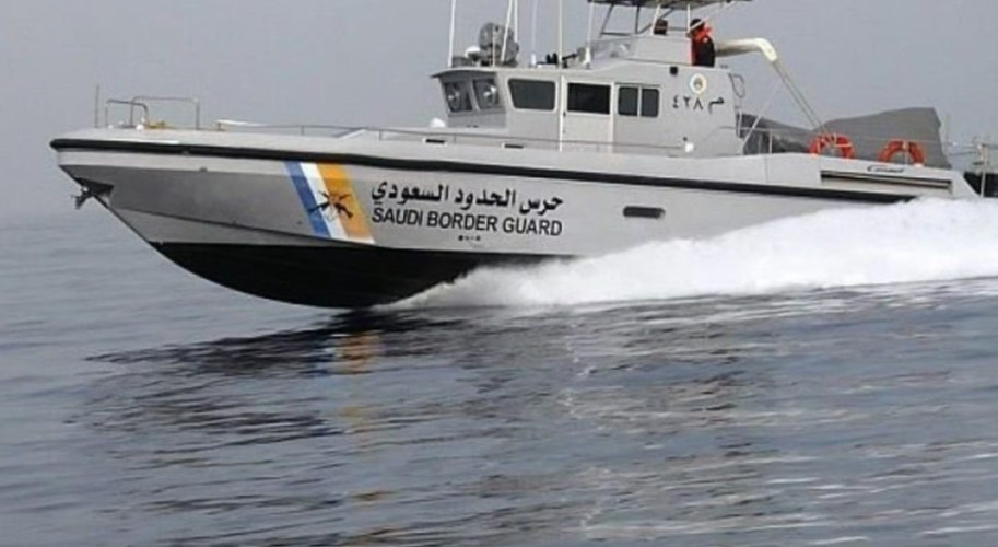 حرس الحدود بمكة ينقذ 5 مقيمين تعطّل قاربهم في البحر