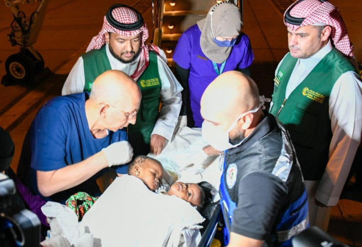 إنفاذًا لتوجيهات خادم الحرمين الشريفين وسمو ولي العهد.. وصول التوأم السيامي البوركيني بنتيّ راسماتا سوادوغو إلى الرياض