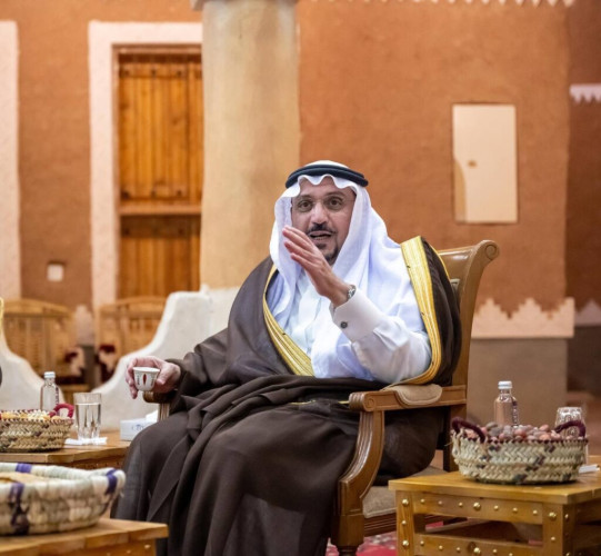أمير القصيم يزور قرية التنومة التراثية بمحافظة الأسياح ويطلع على الجهود المشتركة بين هيئة التراث والبلدية لتأهيلها وتطويرها