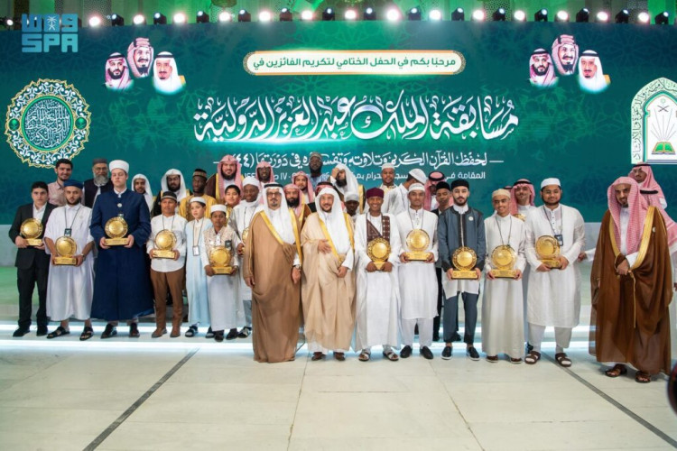نائب أمير مكة المكرمة يُكرّم الفائزين في مسابقة الملك عبدالعزيز الدولية لحفظ القرآن الكريم وتلاوته وتفسيره في دورتها الـ(44)