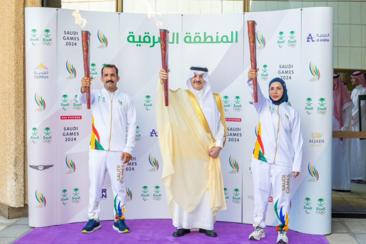 أمير المنطقة الشرقية يتسلم شعلة دورة الألعاب السعودية 2024