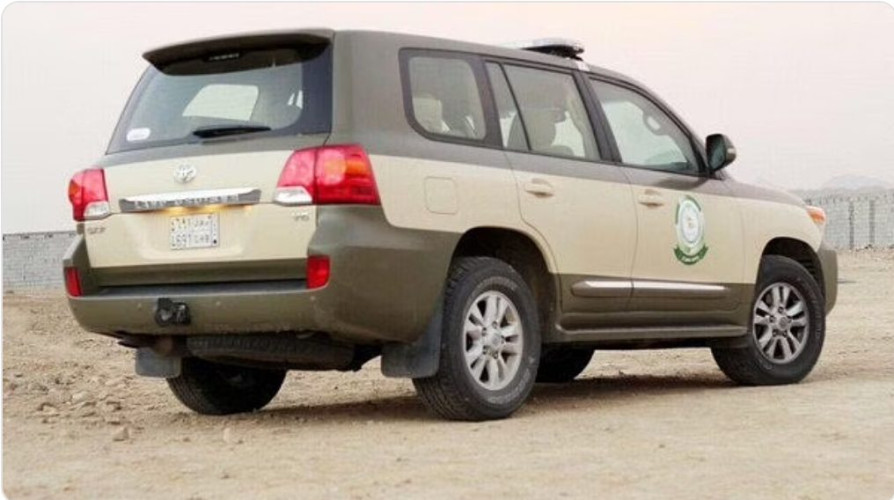 دوريات المجاهدين بعسير تقبض على مواطن لنقله 32 مخالفًا لنظام أمن الحدود