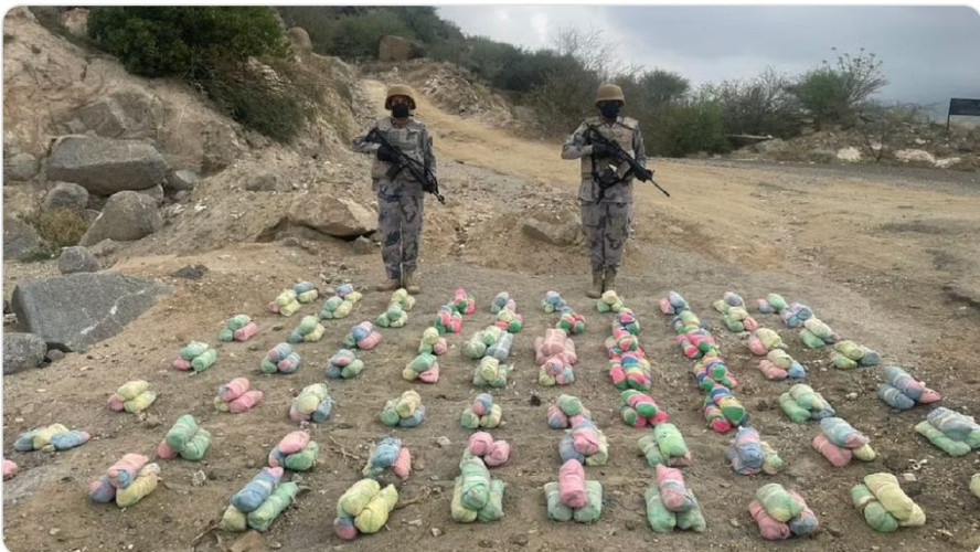 حرس الحدود بجازان يقبض على 5 مخالفين لتهريبهم 120 كجم قات