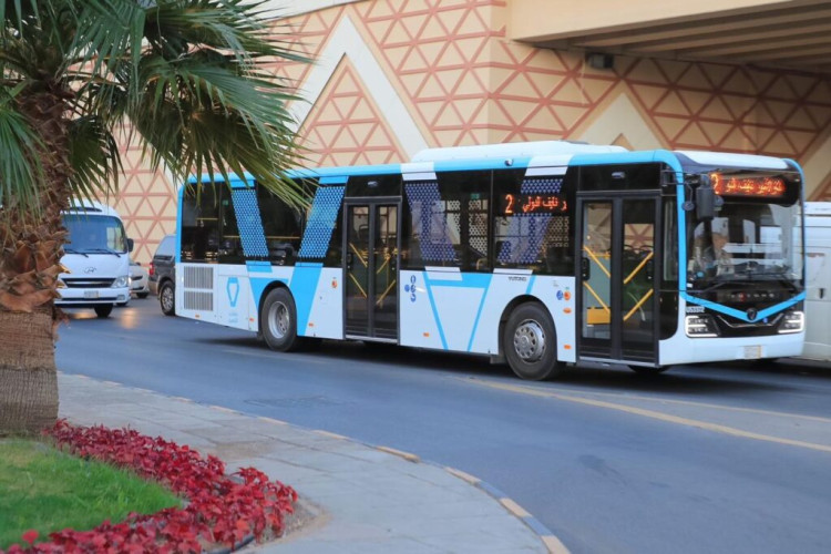 “حافلات القصيم”.. تخدم أكثر من 75 ألف راكب في بريدة