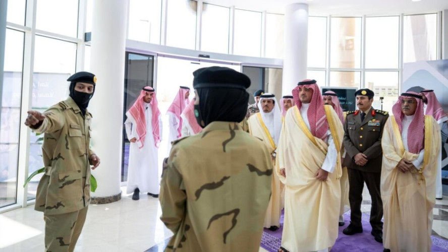 الأمير عبدالعزيز بن سعود يلتقي مدير عام مكافحة المخدرات وعددًا من قيادات المكافحة في منطقة الرياض