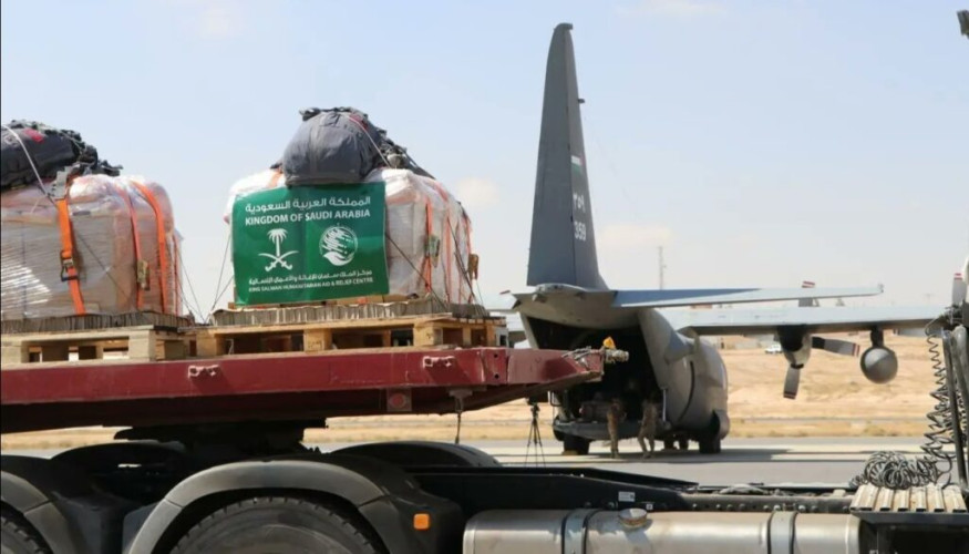 مركز الملك سلمان للإغاثة يواصل عمليات الإنزال الجوي للمساعدات الغذائية النوعية على قطاع غزة بالتعاون مع الأردن