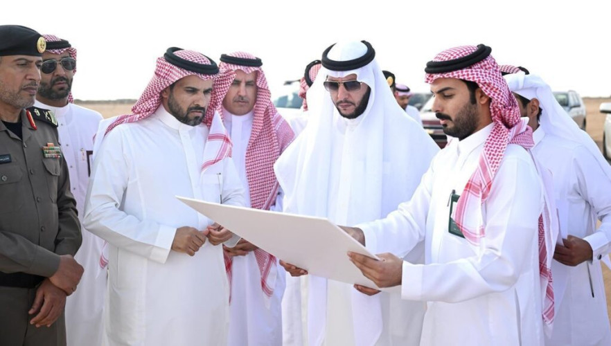 الأمير سعود بن نهار يقف على مشروع جادة الإبل بالطائف